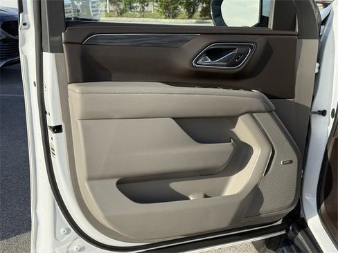 Used 2023 GMC Yukon SLT image 32