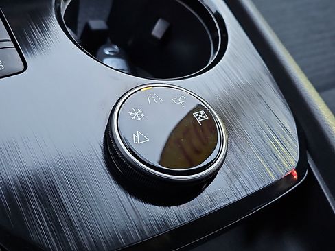 Certified 2021 Nissan Rogue SV image 23