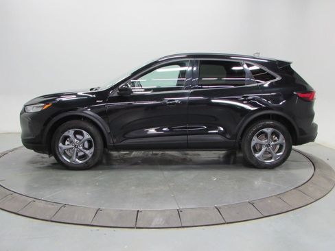 Certified 2025 Ford Escape ST-Line Select AWD/4WD image 4