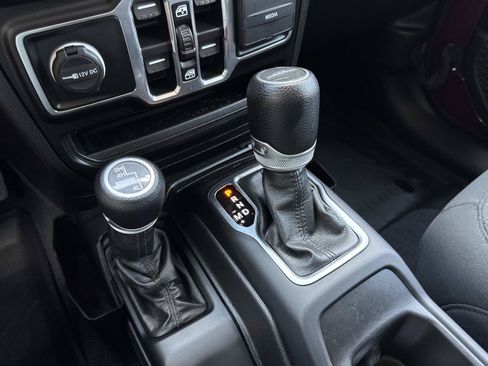 Used 2021 Jeep Gladiator Sport AWD/4WD image 26