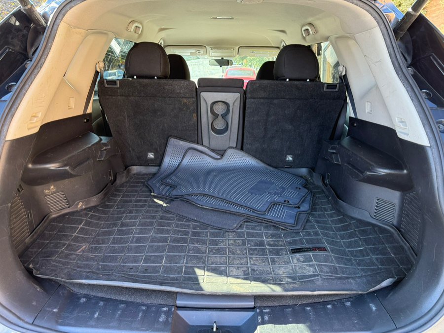 Used 2018 Nissan Rogue SV AWD/4WD image 16