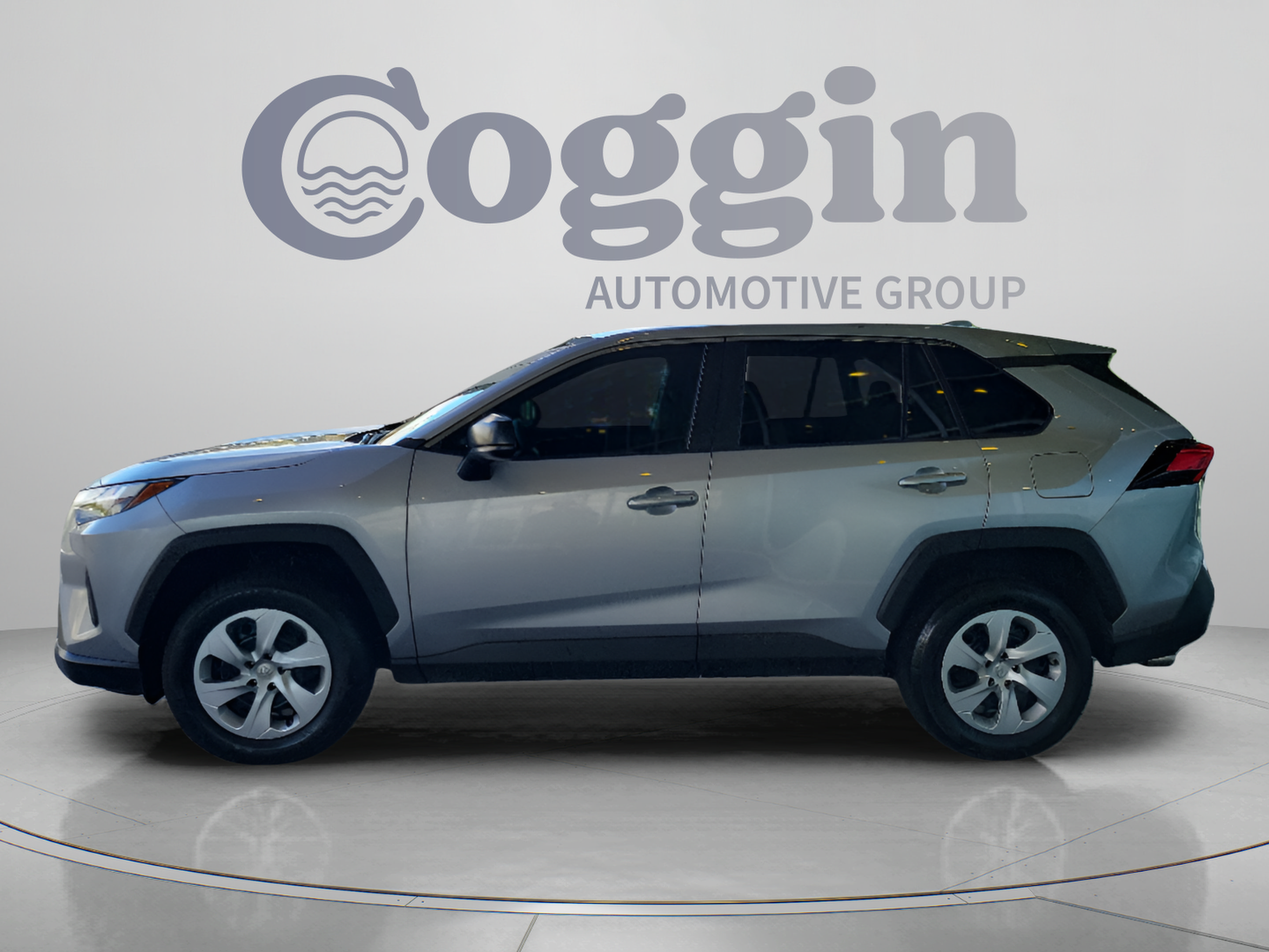 Used 2023 Toyota RAV4 LE FWD image 3
