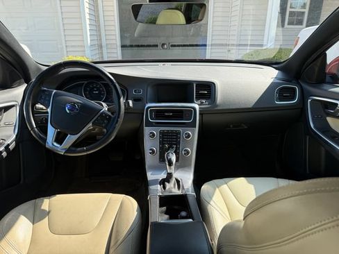 Used 2017 Volvo V60 T5 Premier FWD image 17