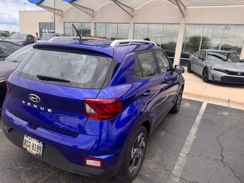 Used 2023 Hyundai Venue Limited FWD image 6