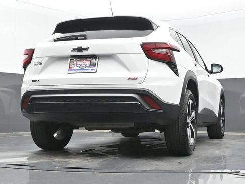Used 2025 Chevrolet Trax RS w/ Sunroof Package FWD image 23