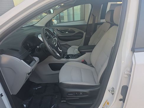 Used 2023 GMC Terrain SLE w/ Driver Convenience Package image 4