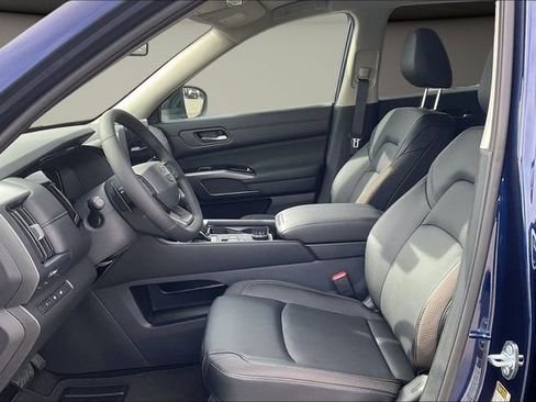 New 2026 Nissan Pathfinder SL image 7