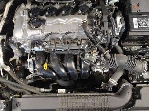 Used 2022 Toyota Corolla LE FWD image 30