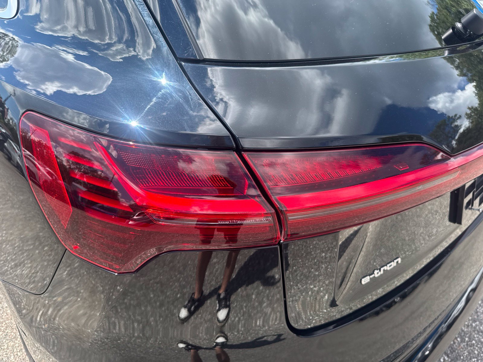 Used 2022 Audi e-tron Premium Plus AWD/4WD image 12