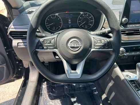 Used 2025 Nissan Altima 2.5 SV FWD image 28
