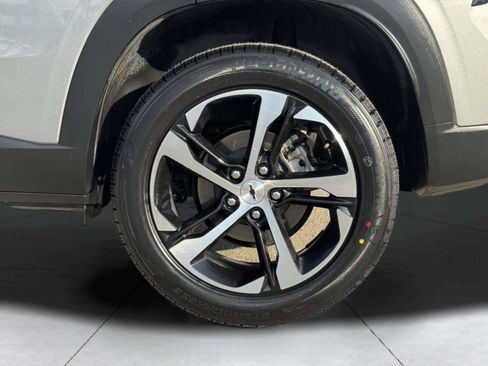 Used 2024 Chevrolet Trax RS w/ Sunroof Package FWD image 58