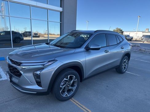 New 2026 Chevrolet Trax LT image 1