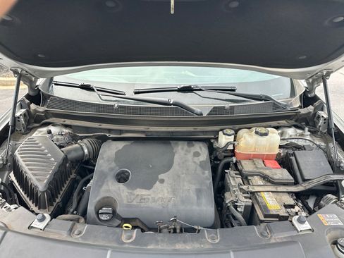 Used 2021 Chevrolet Traverse LS FWD image 17