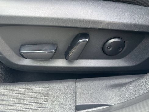 Used 2025 Nissan Rogue SV AWD/4WD image 18