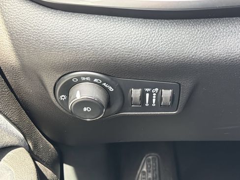 Used 2024 Jeep Compass Latitude AWD/4WD image 25