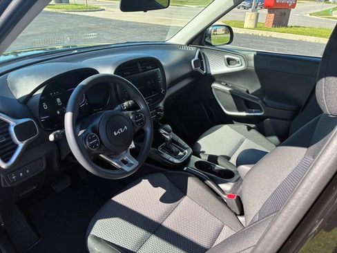 Certified 2025 Kia Soul LX w/ LX Technology Package FWD image 31