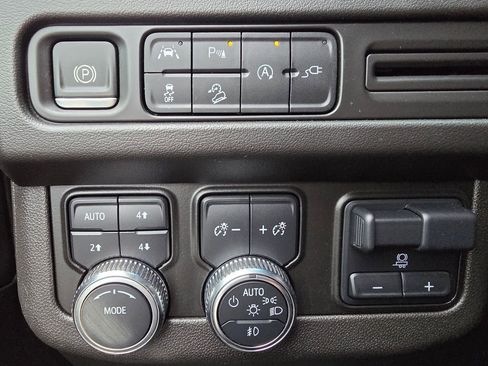 Used 2022 GMC Yukon AT4 image 11