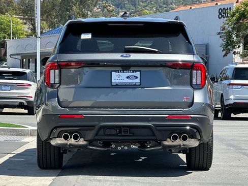 New 2026 Ford Explorer ST RWD image 4