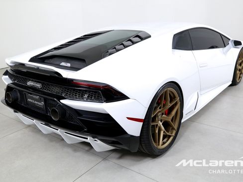 Used 2020 Lamborghini Huracan EVO image 8