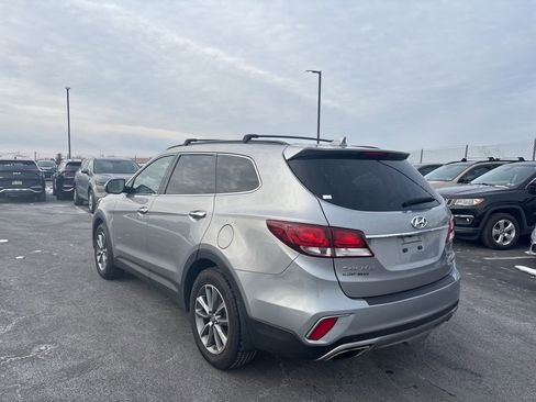 Used 2017 Hyundai Santa Fe SE image 5