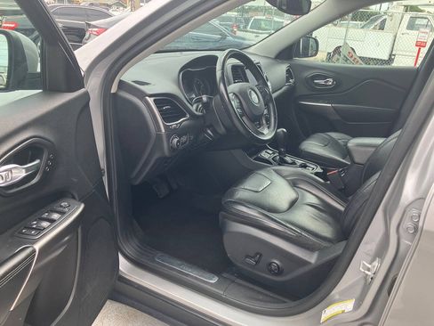 Used 2019 Jeep Cherokee Limited FWD image 12