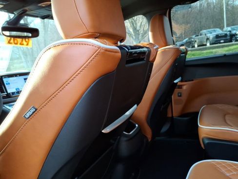 New 2026 Chrysler Pacifica Pinnacle image 12