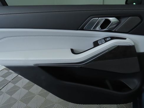 New 2026 BMW X7 xDrive40i w/ Premium Package image 27
