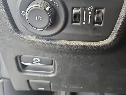 Used 2023 Jeep Grand Cherokee L Limited RWD image 25