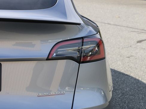 Used 2024 Tesla Model Y Performance image 7
