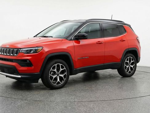 Used 2025 Jeep Compass Limited image 3
