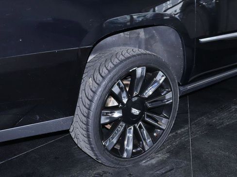 Used 2018 Cadillac Escalade ESV Premium Luxury AWD/4WD image 15