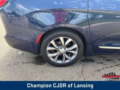 Used 2019 Chrysler Pacifica Limited w/ Tire & Wheel Group FWD image 45
