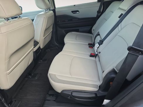 Used 2024 Nissan Pathfinder SL image 13