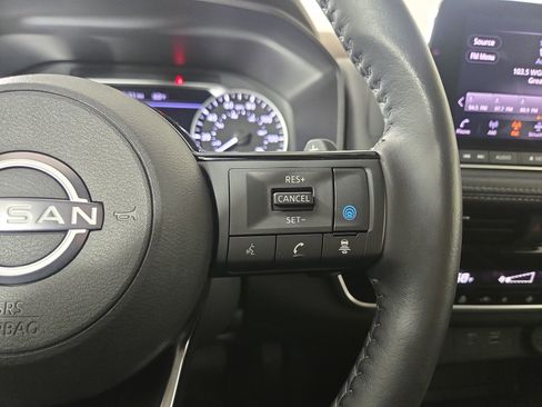 Used 2023 Nissan Rogue SL AWD/4WD image 17