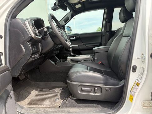 Used 2022 Toyota Tacoma Limited AWD/4WD image 13