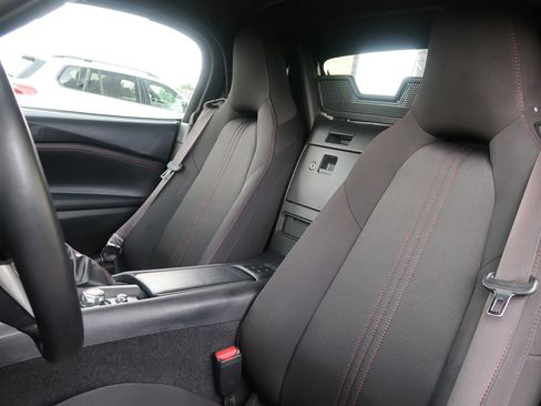 Used 2017 MAZDA MX-5 Miata Club image 17