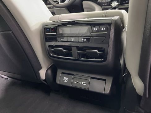 Used 2023 Acura MDX SH-AWD w/ Technology Package image 7