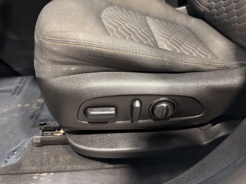 Used 2019 Chevrolet Equinox LT image 24