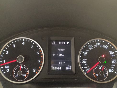 Used 2017 Volkswagen Tiguan Sport FWD image 23