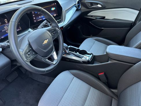 Used 2025 Chevrolet Trax LT w/ Driver Confidence Package image 9