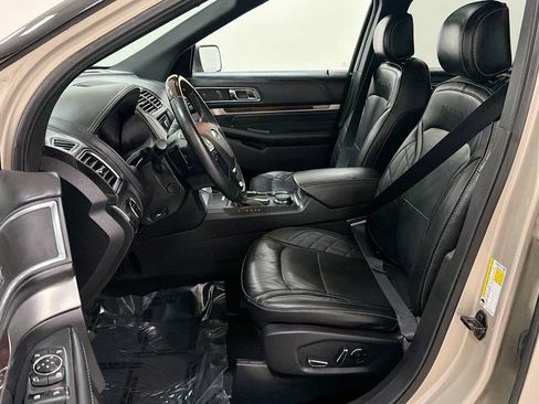 Used 2017 Ford Explorer Platinum AWD/4WD image 13