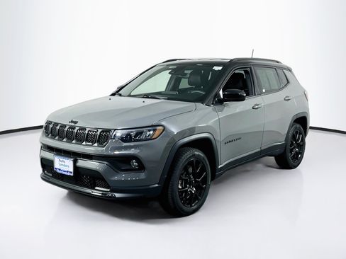 Used 2023 Jeep Compass Latitude w/ Convenience Group AWD/4WD image 1