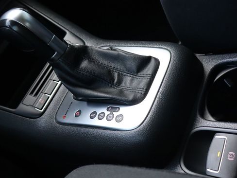 Used 2012 Volkswagen Tiguan S image 16