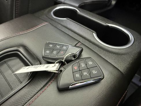 Used 2022 Chevrolet Suburban RST w/ Luxury Package AWD/4WD image 14