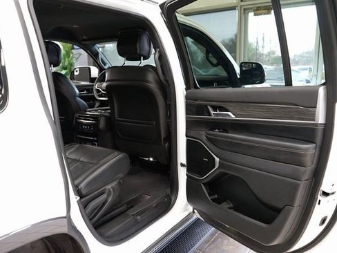 Used 2022 Jeep Wagoneer Series III w/ Flexible Seating Group image 52