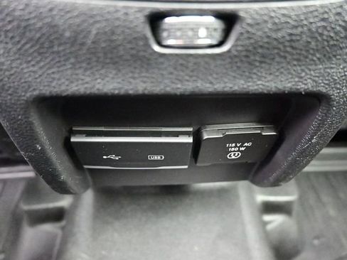 Used 2019 Jeep Cherokee Trailhawk AWD/4WD image 31