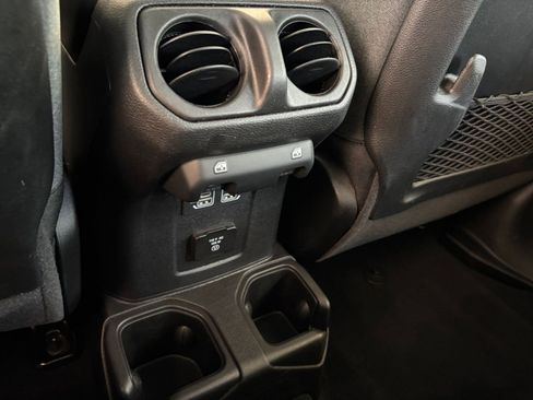 Used 2025 Jeep Wrangler Unlimited Rubicon AWD/4WD image 22