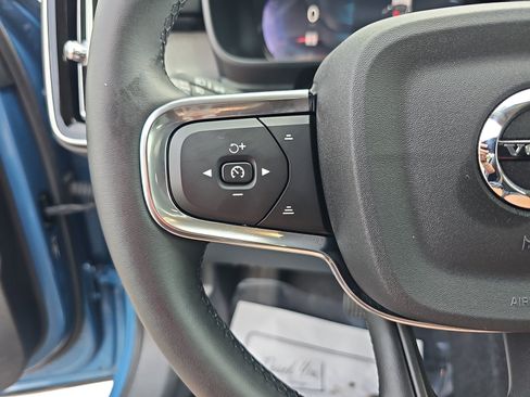 Used 2025 Volvo XC40 B5 Plus AWD/4WD image 14