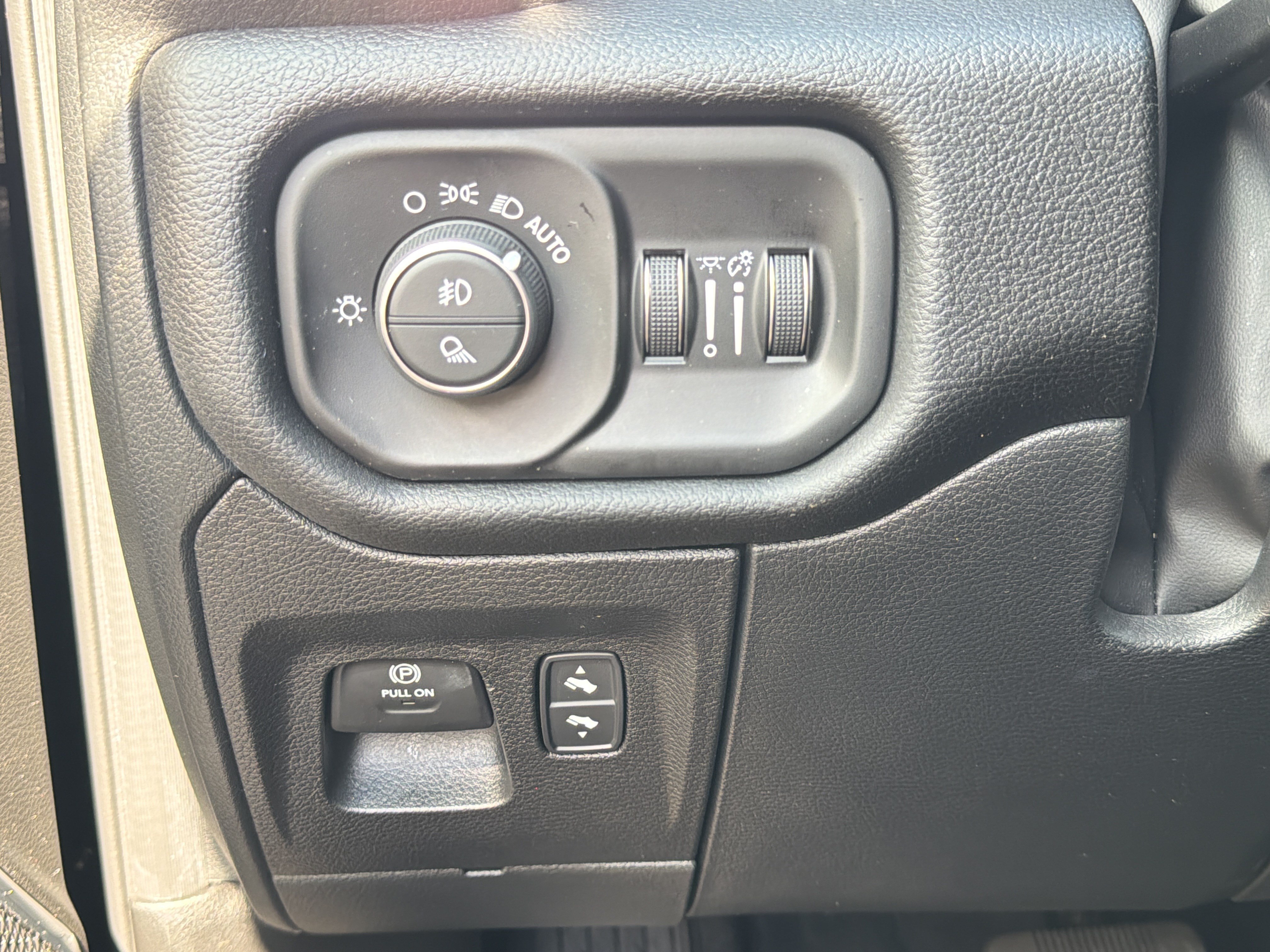 Used 2026 RAM 1500 Laramie AWD/4WD image 33