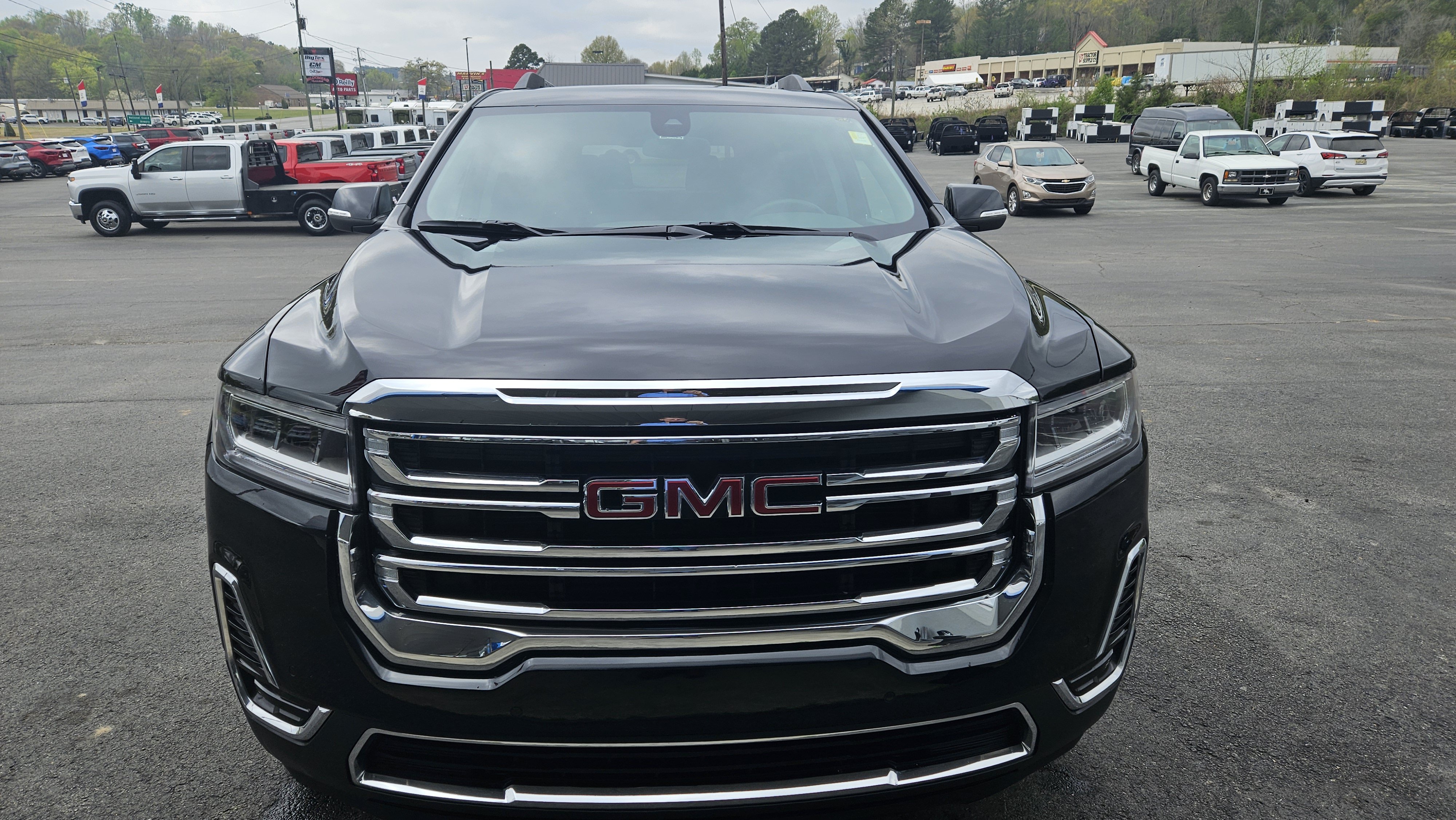 Used 2023 GMC Acadia SLE w/ Driver Convenience Package FWD image 3